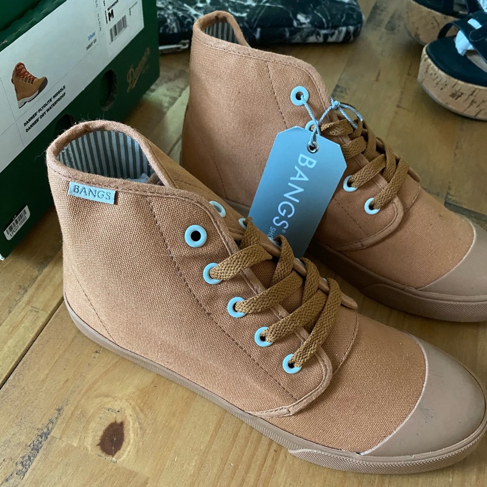 Bangs shoes with tags